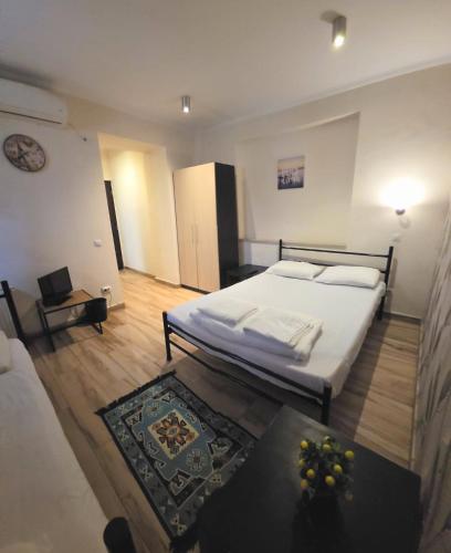 Byzanthin Hostel - image 8