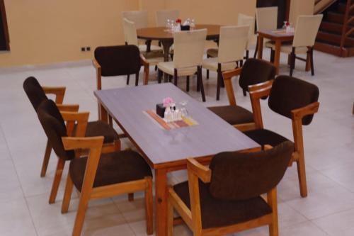 레스토랑, Rato Gurans Resort And Training Center Pvt Ltd in 마하칼리