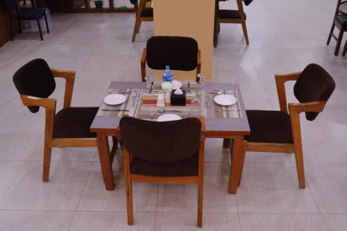 레스토랑, Rato Gurans Resort And Training Center Pvt Ltd in 마하칼리