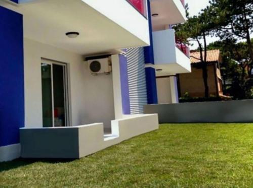 Comfy ground-floor steps form the beach