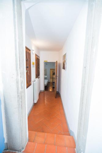 Roomy and elegant apartment by Piazza Pitti - image 14
