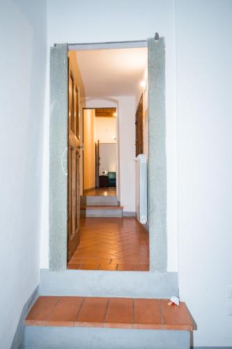 Roomy and elegant apartment by Piazza Pitti - image 10