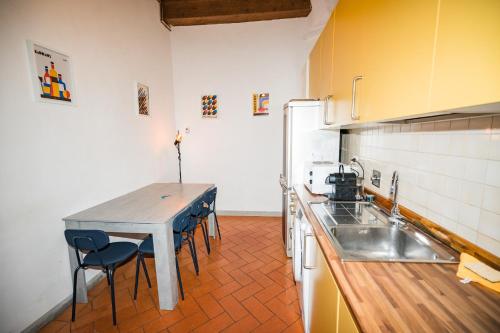 Roomy and elegant apartment by Piazza Pitti - image 12