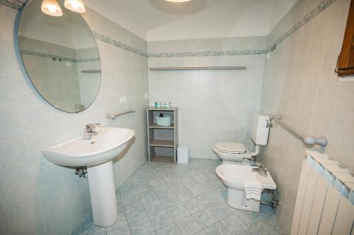 Roomy and elegant apartment by Piazza Pitti - image 5