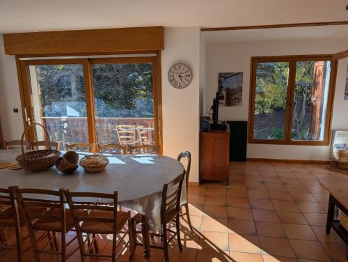 Les Econgères ,Maison familiale 14 couchages Allemond (Les Econgeres ,Maison familiale 14 couchages Allemond) in Allemont