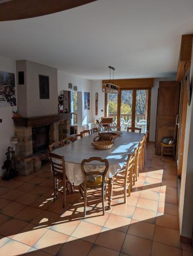 Les Econgères ,Maison familiale 14 couchages Allemond (Les Econgeres ,Maison familiale 14 couchages Allemond) in Allemont