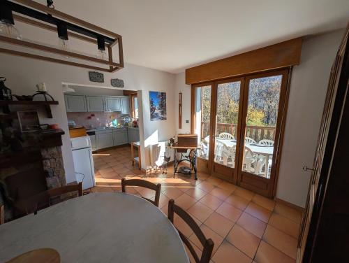 Les Econgères ,Maison familiale 14 couchages Allemond (Les Econgeres ,Maison familiale 14 couchages Allemond) in Allemont