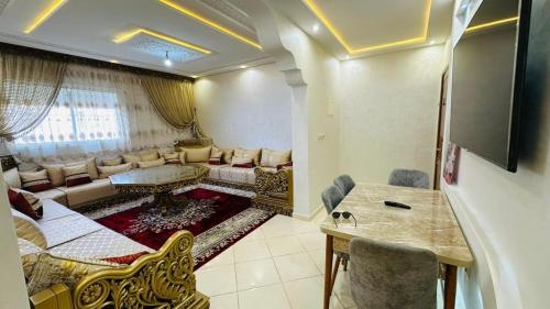 Modern apartment in Hay Essalam famille in Essalam