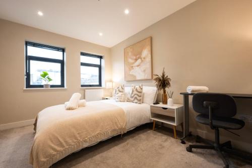 Stylish 2BR Retreat - Sleeps 6 - Central Chatham in גילינגהם