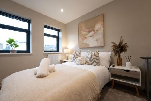 Stylish 2BR Retreat - Sleeps 6 - Central Chatham in גילינגהם