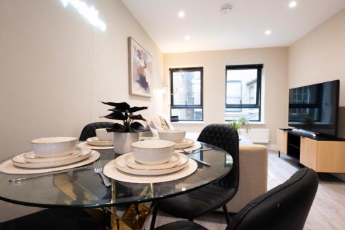 Stylish 2BR Retreat - Sleeps 6 - Central Chatham in גילינגהם