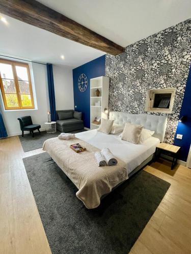 Hotel LA PLACE - Hôtel - Saint-Amand-Montrond