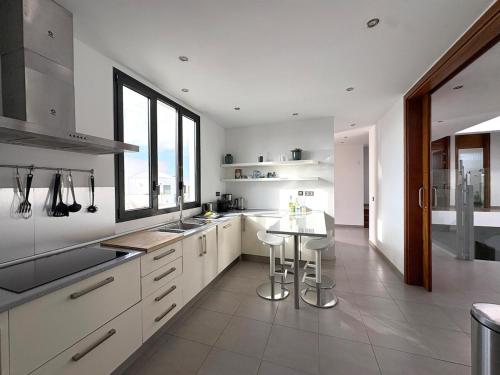 Casa Blanca - Villa à Teguise avec piscine privée (Casa Blanca - Villa a Teguise avec piscine privee) in Teguise