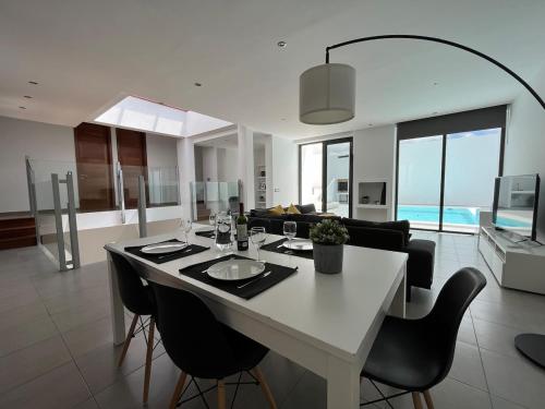 Casa Blanca - Villa à Teguise avec piscine privée (Casa Blanca - Villa a Teguise avec piscine privee) in Teguise