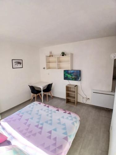 Apartment Near Center in Celleneuve