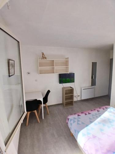 Apartment Near Center in Celleneuve