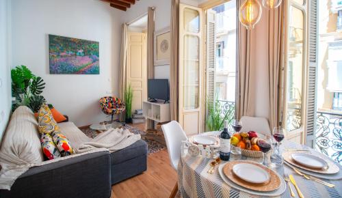Luxury Apt Downtown Larios Street by TuriVida