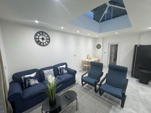 Last Min Offer Weekend Modern Sleeps 10 Driveway FastWiFi gîte à louer Cardington