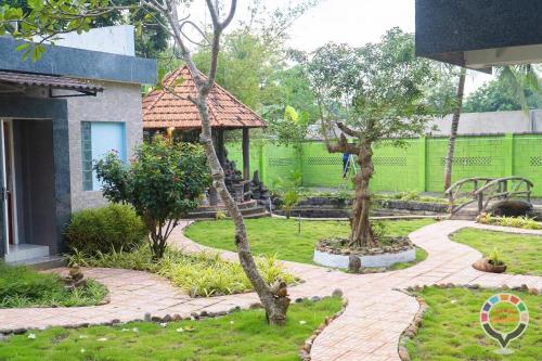 Garden, Khach San Long Khanh View Đep Đong Nai in Huyen Long Khanh