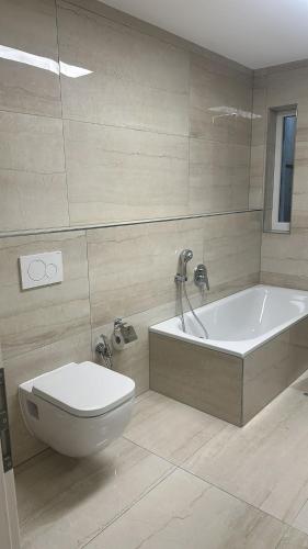 Quiet 2-Bedroom Apartment - Ideal for Families & Work Stays, Monaco di Baviera (foto 11)