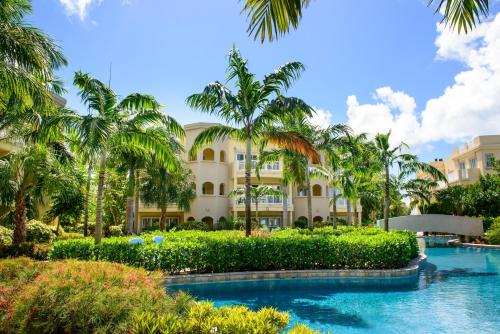 Úszómedence, The Hamilton Beach Villas & Spa in Vaughans