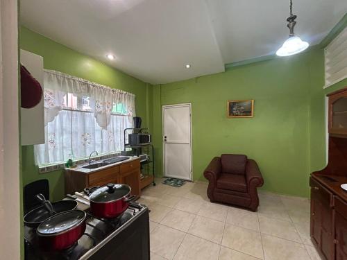 Queen bed POS walk to everything on the Avenue in Woodbrook