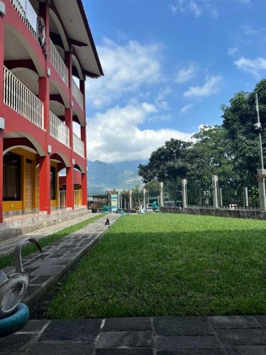 Vista exterior, Hotel Adulam in San Pedro La Laguna