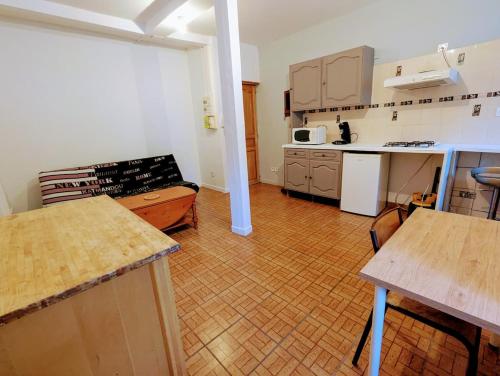 Studio with parking near metro D Vaise station in 9e arrondissement