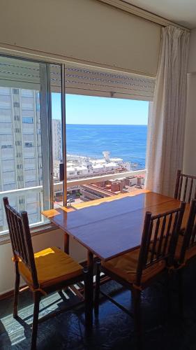 Apto con vista al mar, ubicación inmejorable