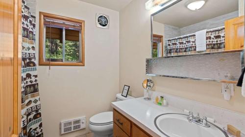Hansel Getaway Chalet - image 8