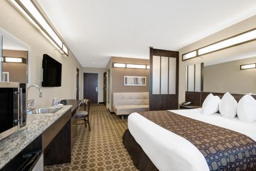 Microtel Inn & Suites by Wyndham Williston - image 31