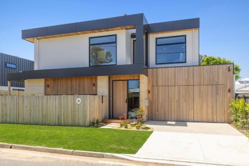 Pool Retreat Barwon Heads in Barwon Heads