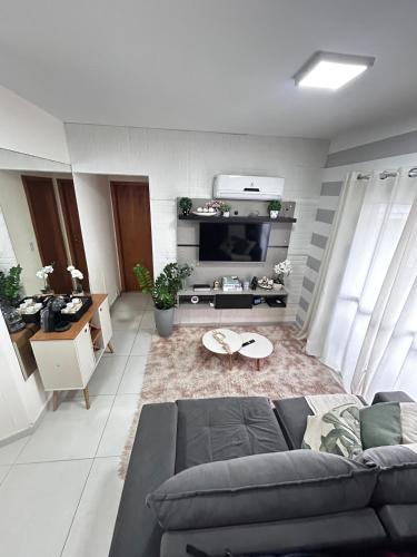 Apto moderno em Praia Grande, 500M da Praia, C ar condicionado em tds ambientes, garagem e sacada pr – khách sạn tại Vila Tupi