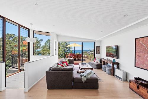 BRON455B - Bronte Beach House with Ocean Views - image 2