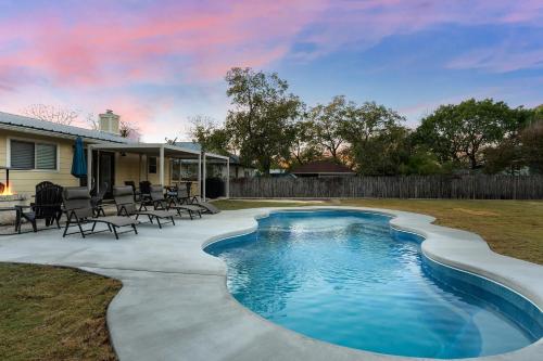 Porch & Pour - Hot Tub & Fire Pit