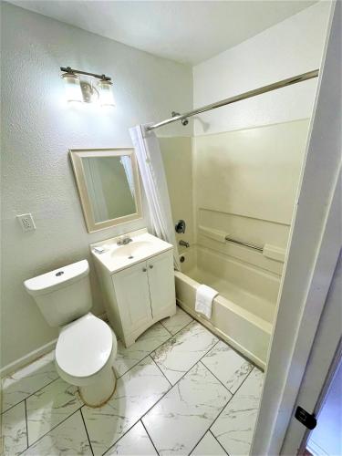 Fürdőszoba, Budget Inn Giddings in Giddings (TX)