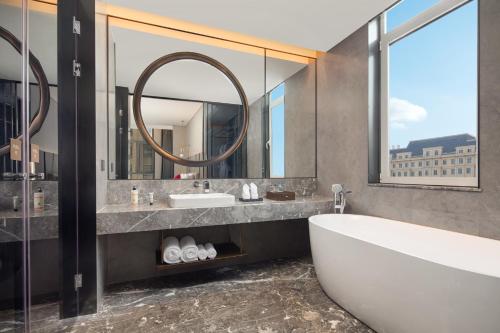 room detail thumbnail 2