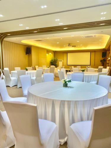 Banquet hall, Luxebridge Hotel in Ma-a