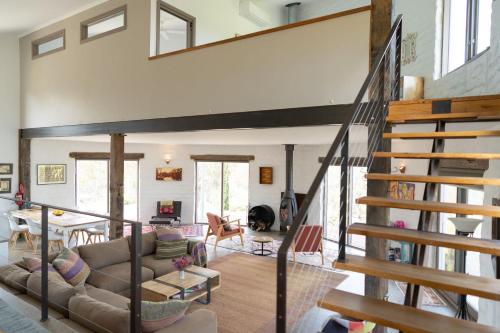 Exterior view of Lithia Guest House - Daylesford Region