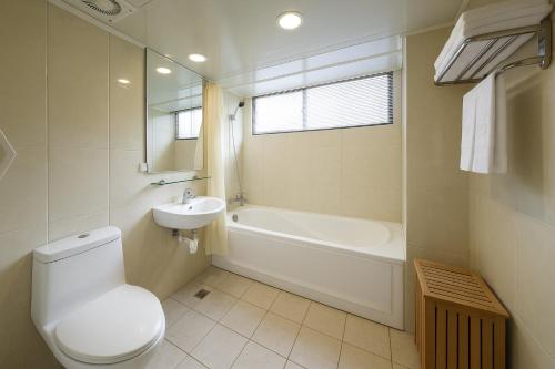 room detail thumbnail 2