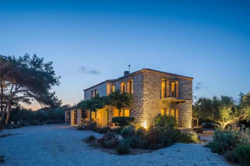 Vrysomylos