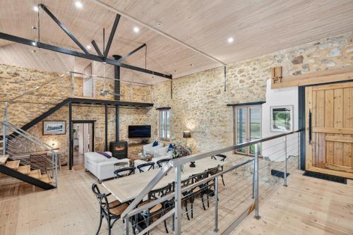 Istaba viesiem, The Cheese Factory - A Sprawling Coastal Estate in Hindmarsh Island sala