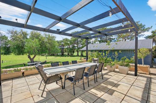 Iekārtas, The Cheese Factory - A Sprawling Coastal Estate in Hindmarsh Island sala