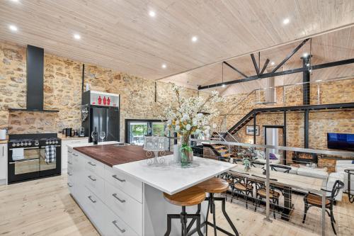 The Cheese Factory - A Sprawling Coastal Estate in Hindmarsh Island sala