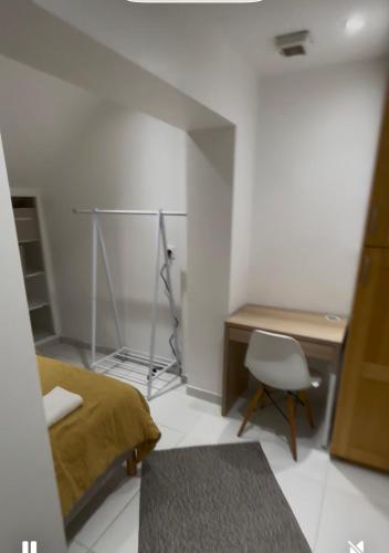 Appart 4 chambres, 3 SDB, avec parking privé (Appart 4 chambres, 3 SDB, avec parking prive) in Chilly-Mazarin