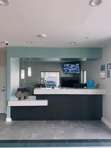 Lobby, Studio 6 Humble, TX in East Houston