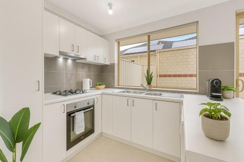 บ้านเดี่ยว 3 ห้องนอน 2 ห้องน้ำส่วนตัว ขนาด  ตร.ม. – ควีนพาร์ค (Stylish Queens Park Stay Close to Perth Airport) in ควีนพาร์ค