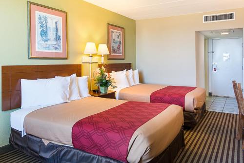 Two double beds - Ocean Front - Private Balcony  image 4