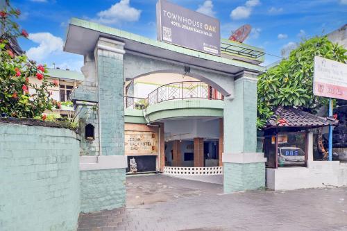 Townhouse Oak Legian Near Legian Beach Formerly Sayang Maha Merta, Bali