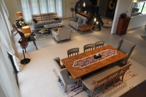 位于乌鲁冷岳的5卧室别墅-平方米|带6个独立浴室 (Maha Casa Villa) in 乌鲁冷岳